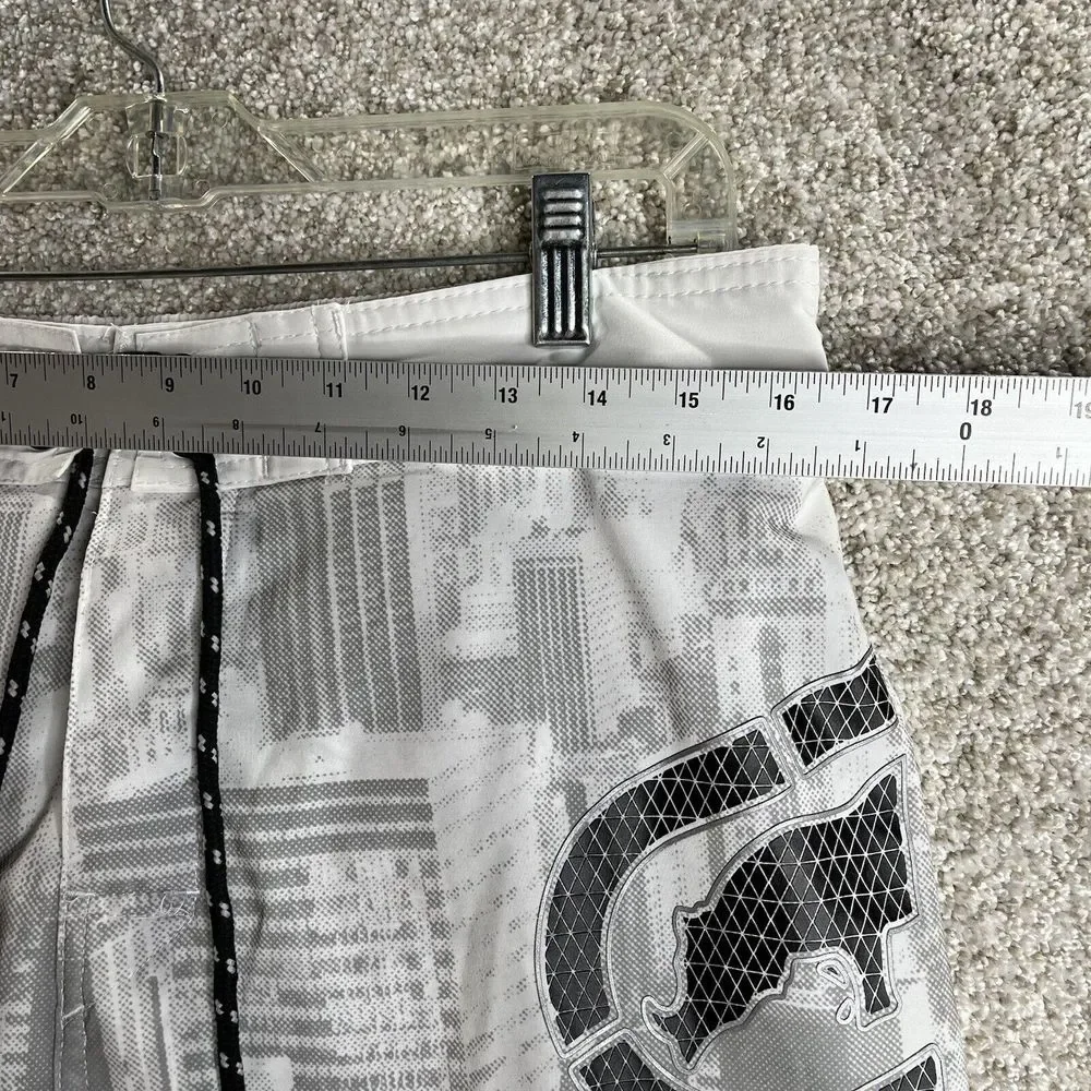 Ecko Unltd Lined Shorts Large White Building City AOP‎